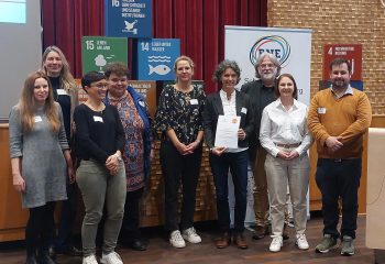 Die GS Bingen gewinnt mit dem Projekt „Nachhaltigkeit & Klimaschutz“ beim bundesweiten Schulwettbewerb zur Entwicklungspolitik „alle für EINE WELT für alle“ den Landespreis in der Kategorie 1 (Klassen 1-6) und wird für vorbildliche Aktivitäten im Lernbereich Globale Entwicklung am 18.10.2024 in Rastatt ausgezeichnet.